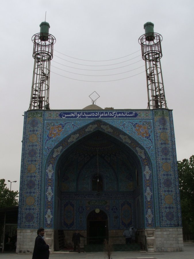 Entrance and unfinished minarets Saleh Abad.jpg